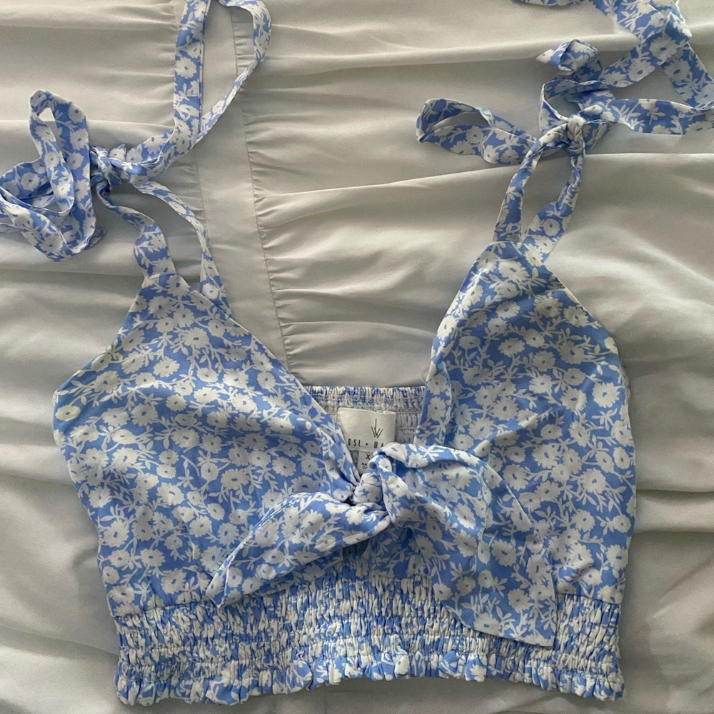 Lost and wander my way blue floral tie crop top
